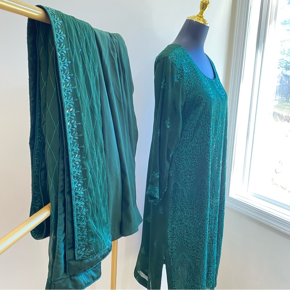 Elegant Green Embroidered shalwar kameez